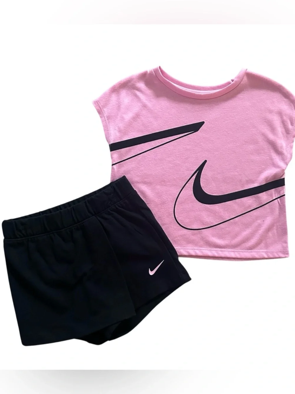 Girls 3T Nike 2-Piece Outfit Set Pink Logo Swoosh T-Shirt Black Skort NWT - Picture 5 of 5
